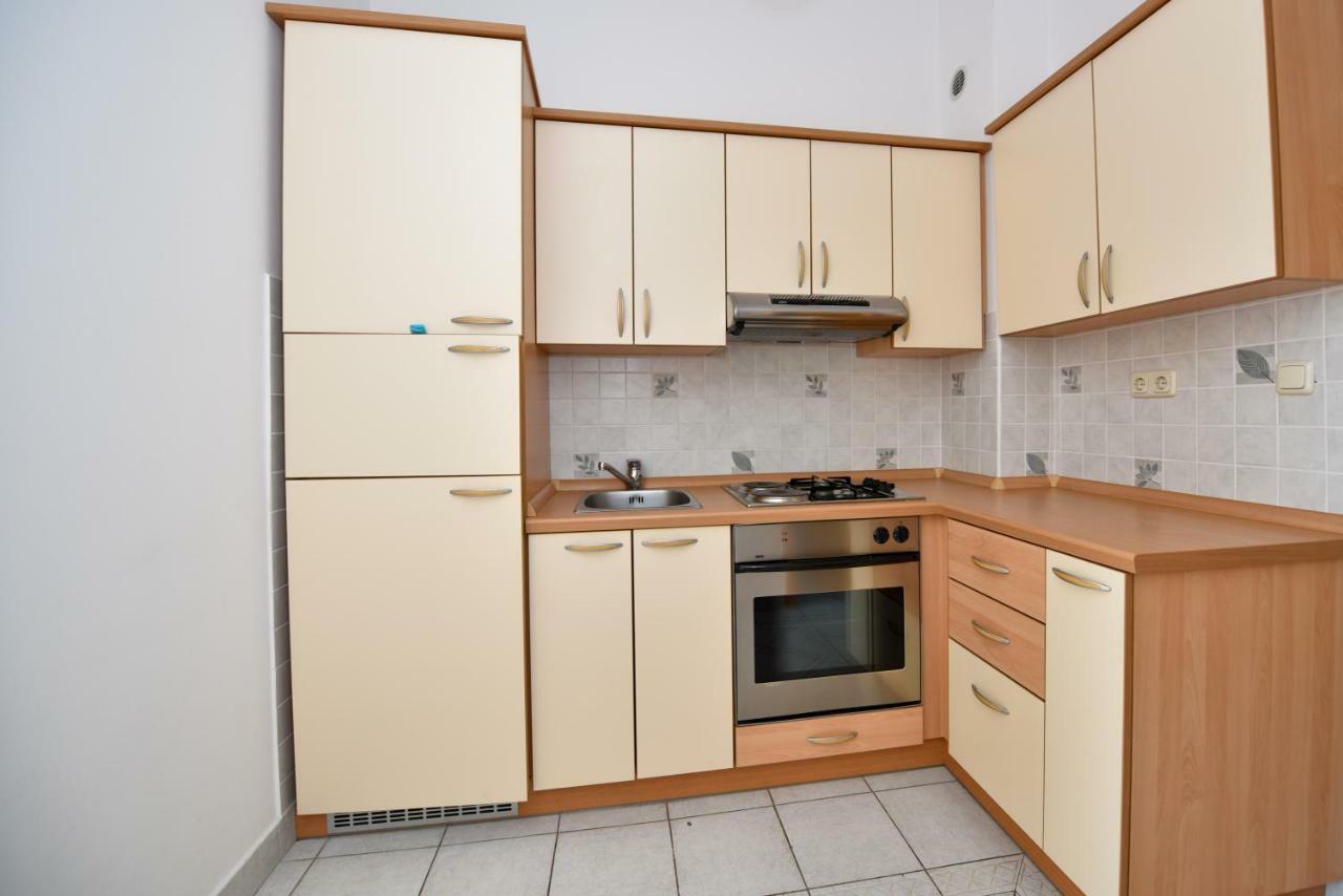 Milka Appartements Stara Novalja Exterior photo