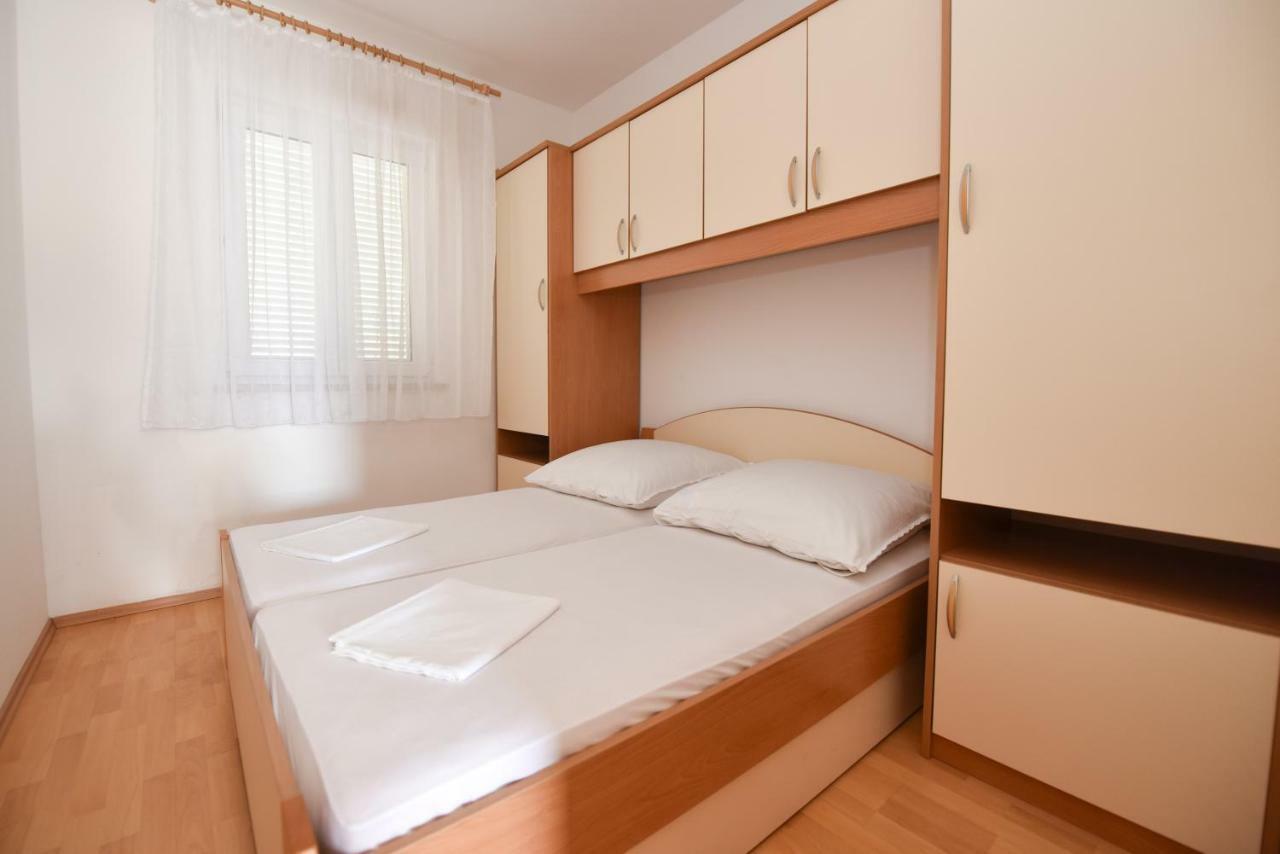 Milka Appartements Stara Novalja Exterior photo